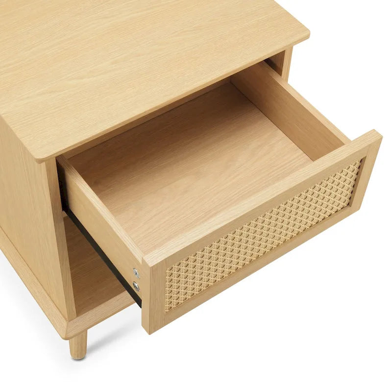 Tavolino d'appoggio Chelsea Square Teagan in Rattan con Cassetto Contenitore, Stazione di Ricarica e Luce LED Touch - 15,25x23,75