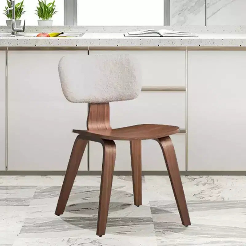 Sedia da pranzo Casson da 46,5 cm, bouclé bianco e noce: stile Mid-century, seduta curva