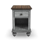 Table d'appoint Plymouth marron en bois par Flexsteel - 16 x 23 x 23