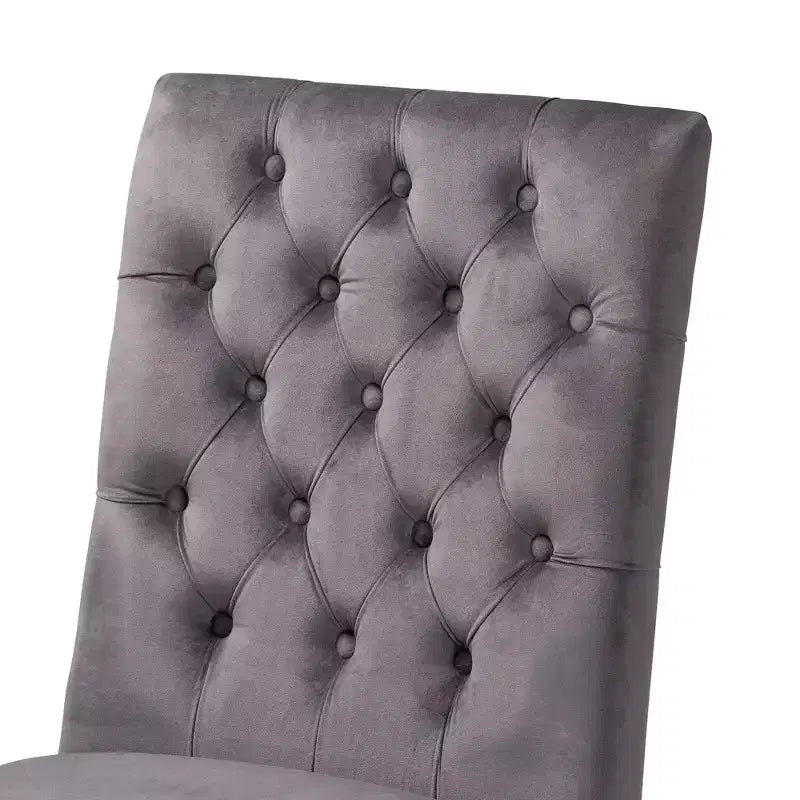 Sedia da pranzo Caspera in velluto e metallo, stile glam contemporaneo e lussuoso