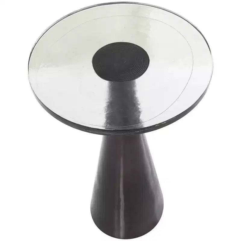 Tavolino d'appoggio con cono geometrico in alluminio e piano in vetro testurizzato 24 pollici