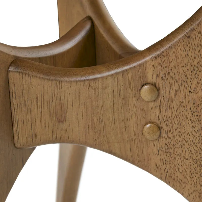 Tavolino laterale in legno a triangolo Blaze di INK+IVY