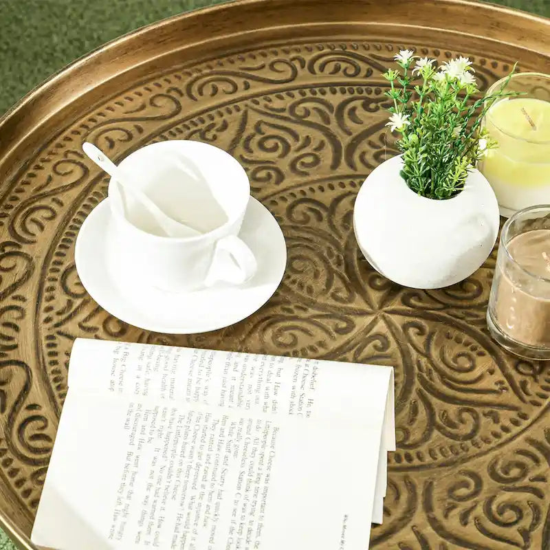 HOMCOM Tavolino da Caffè Rotondo 24 con Piano a Vassoio Martellato, Tavolino Centrale Vintage in Metallo per Salotto, Camera da Letto, Tavolino Laterale