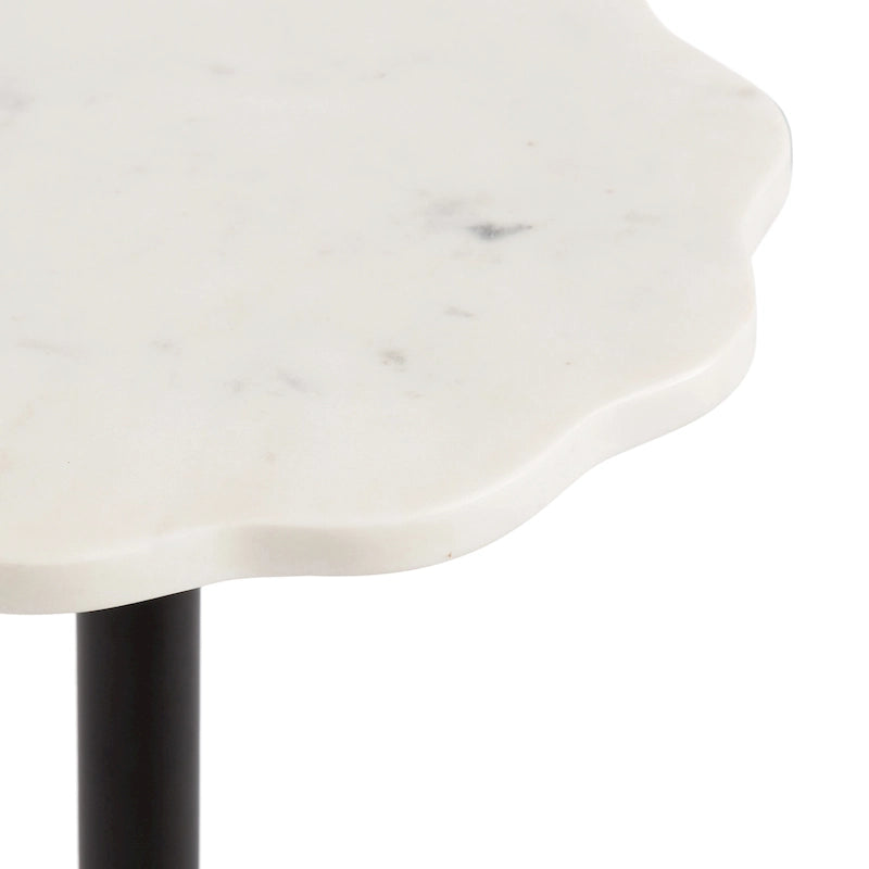 Table d'appoint Kate and Laurel Sanzo en marbre festonné et métal