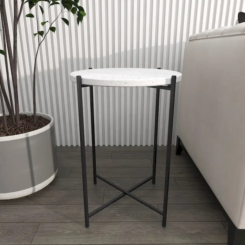 Tavolino d'appoggio/laterale con base a X in metallo nero e piano in pietra terrazzo - Bianco - Roche River Decor