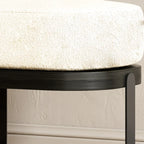 Banc court rembourré en bois beige moderne
